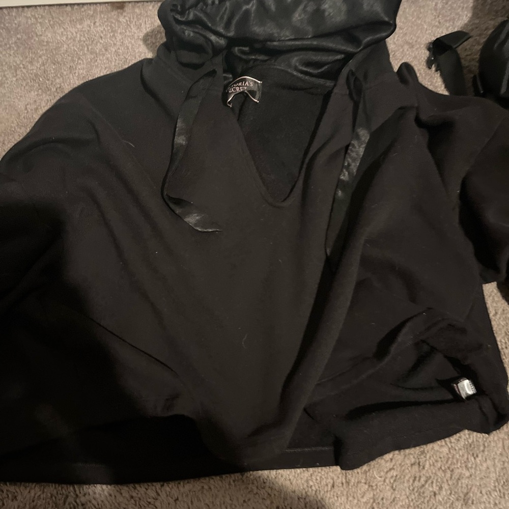 Black Sweater with Hood Vi